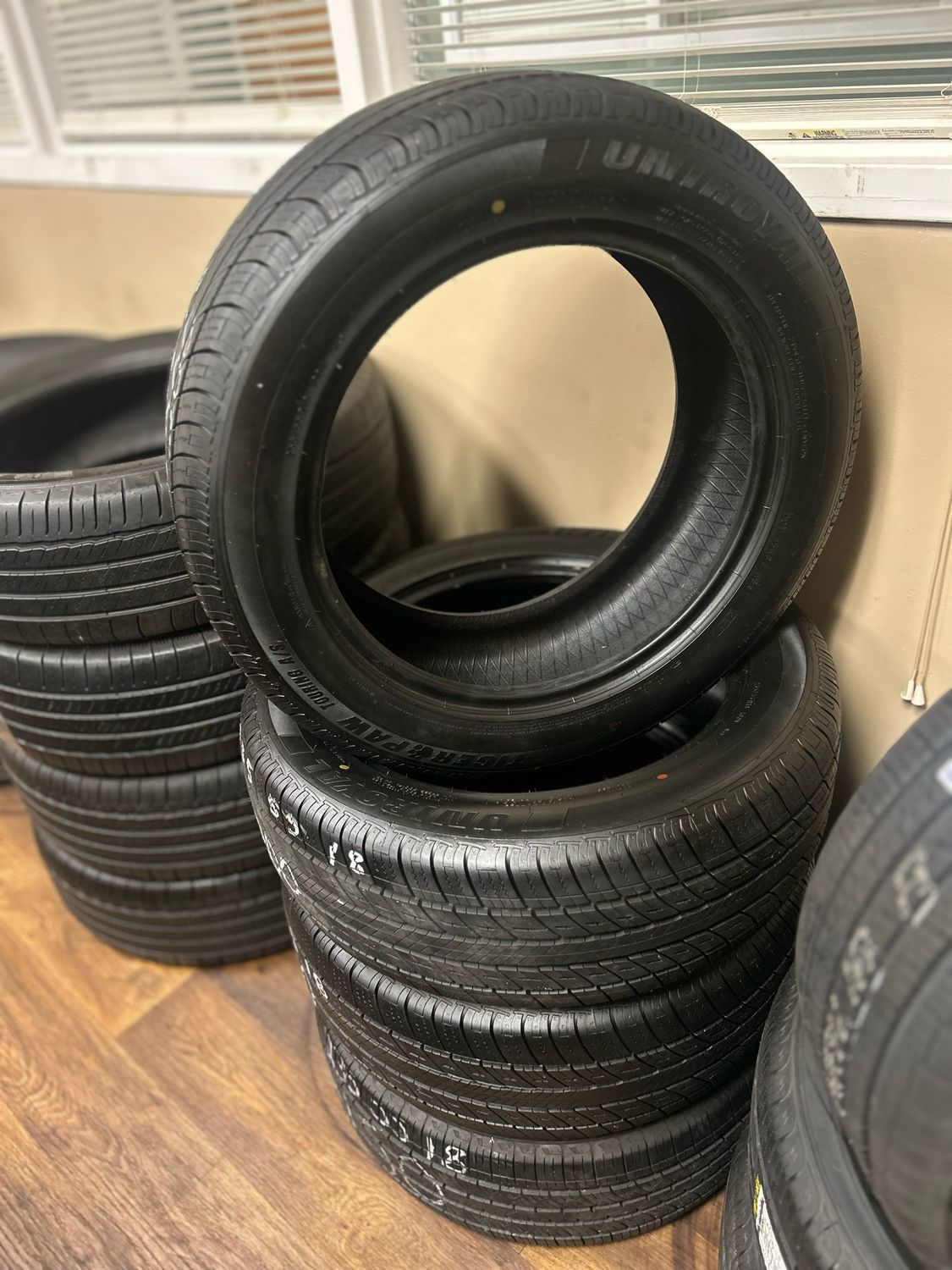 SET OF 4 USED HIGH TREAD 2355518 UNIROYAL TIGERPAW TOURING A/S DT 100V 9.5/32NDS