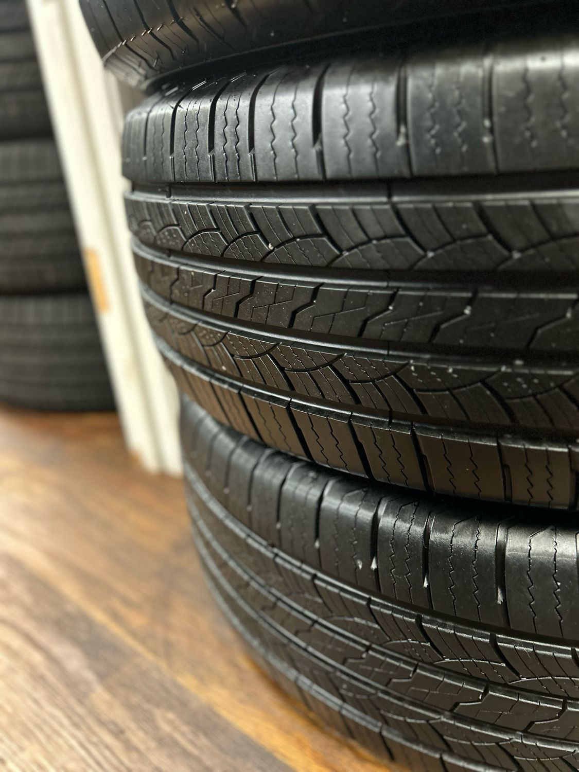 1 SET OF USED HIGH TREAD 2656517 MAVIS ALL SEASON HT