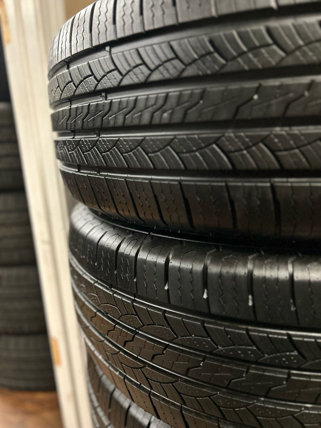 1 SET OF USED HIGH TREAD 2656517 MAVIS ALL SEASON HT