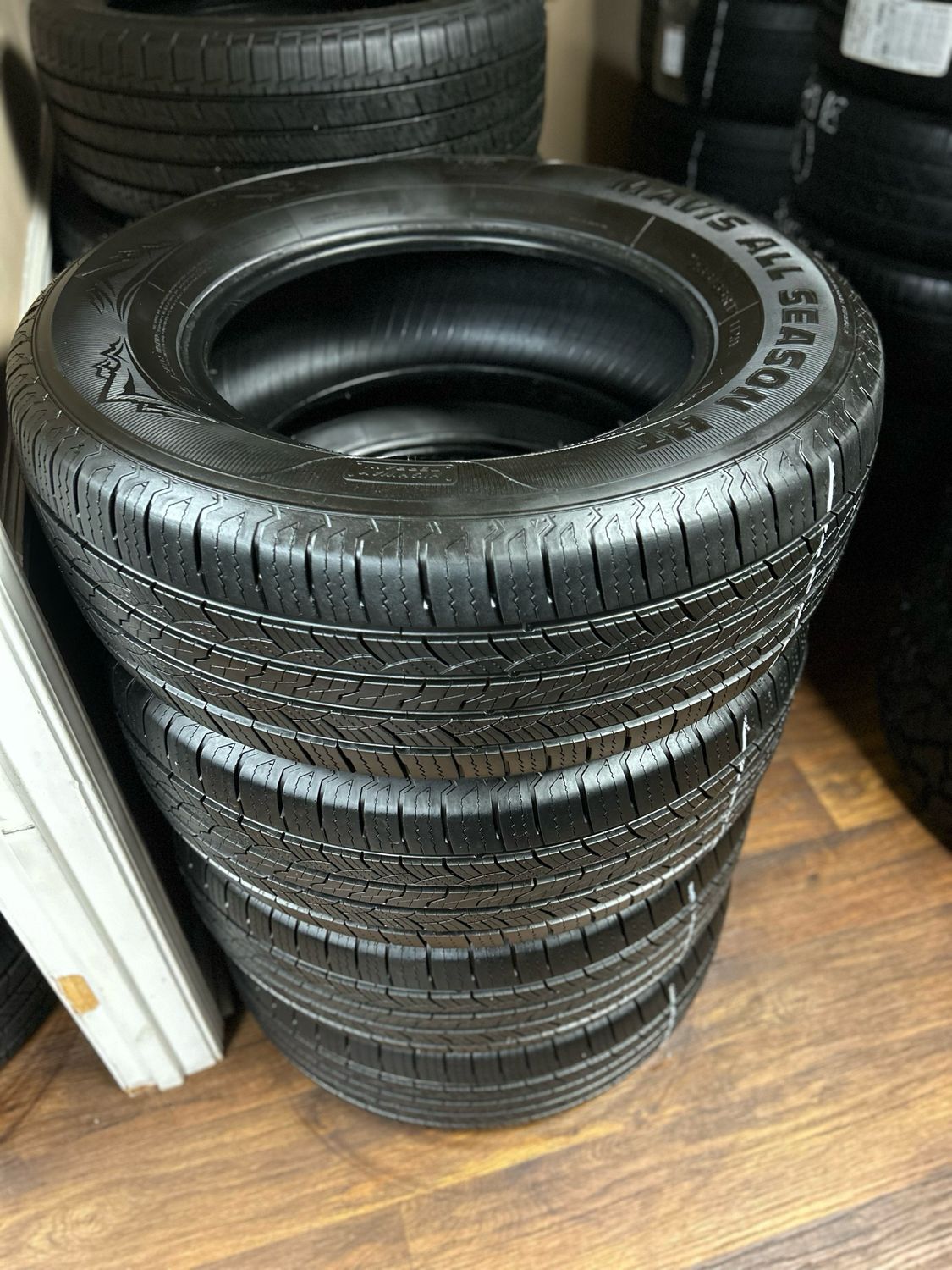 1 SET OF USED HIGH TREAD 2656517 MAVIS ALL SEASON HT