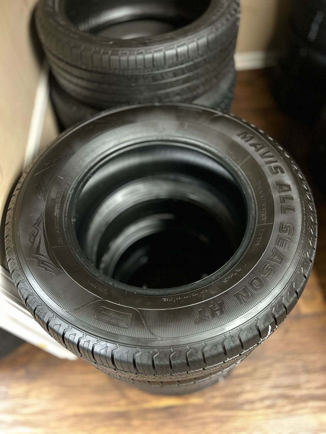 1 SET OF USED HIGH TREAD 2656517 MAVIS ALL SEASON HT