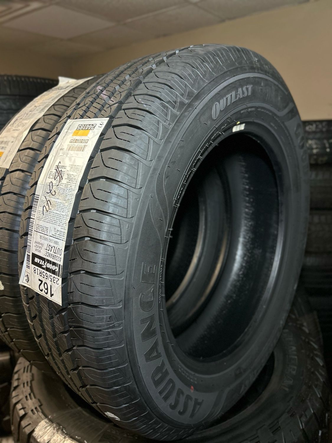 1 PAIR OF BRAND NEW 2356518 GOODYEAR ASSURANCE OUTLAST 106V