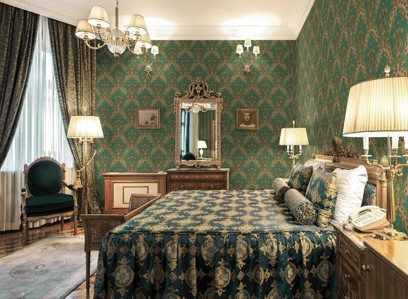 Rich Classical Damask design wallpaper