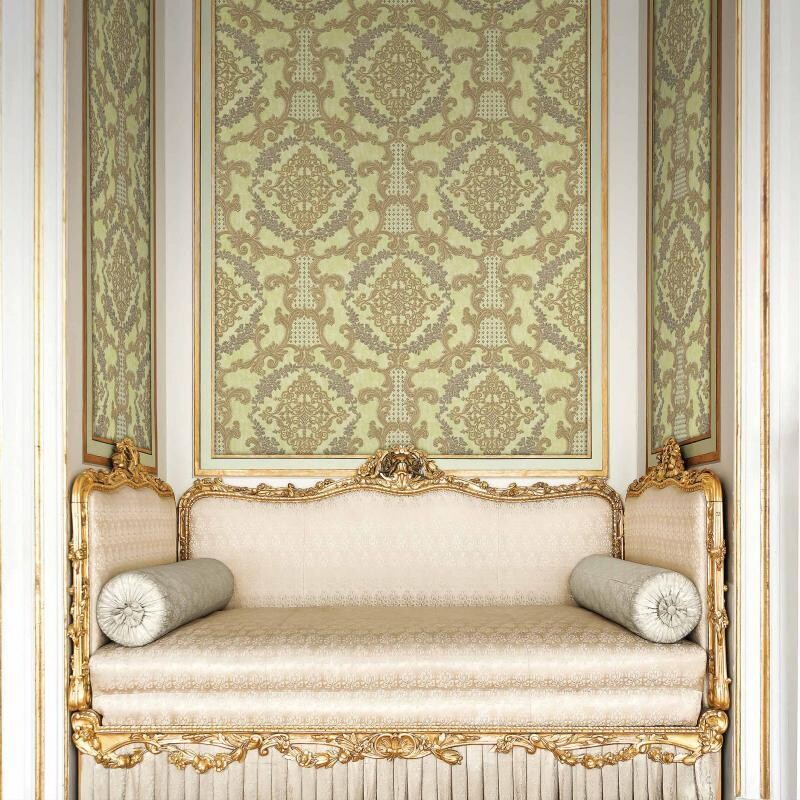 Damask pattern wallpaper
