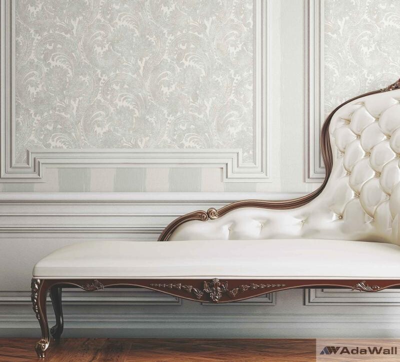 Delicate classic paisley wallpaper