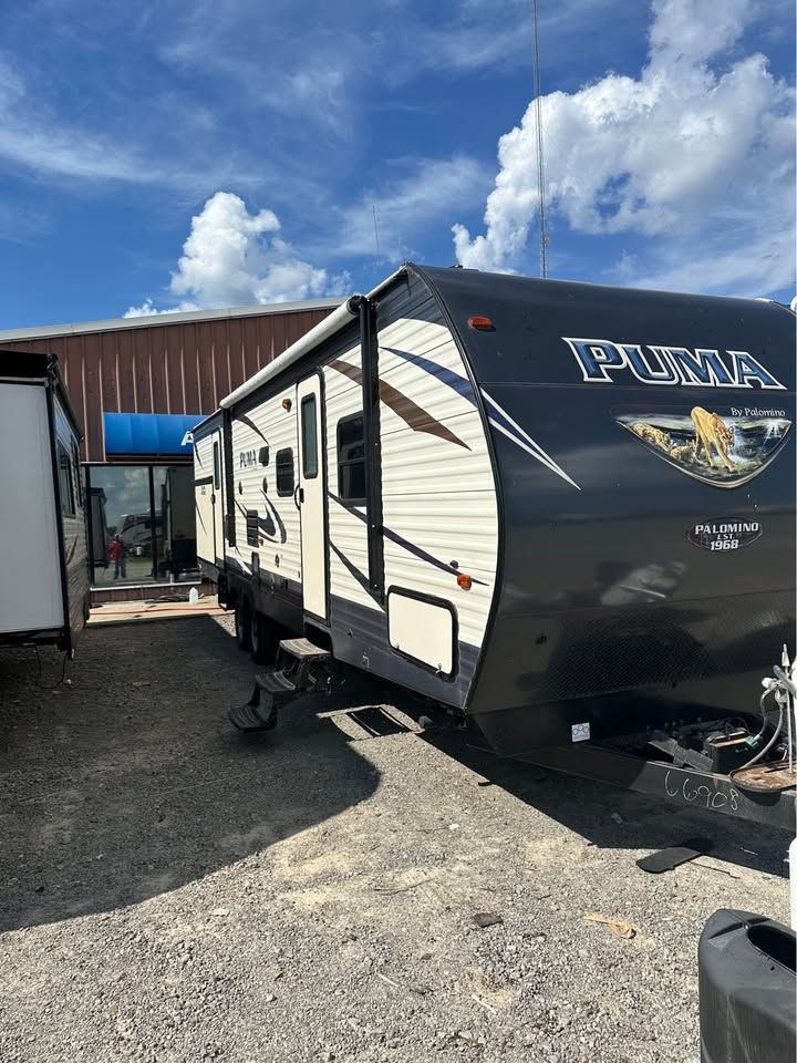2017 Palomino Puma 32RFBQ