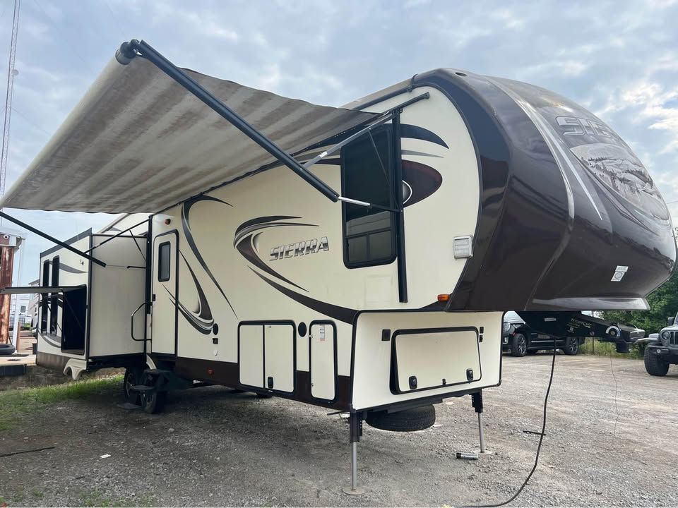 2015 Forest River Sierra 375RKS