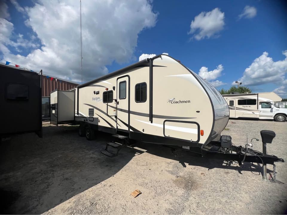 2016 Coachmen Freedom Express