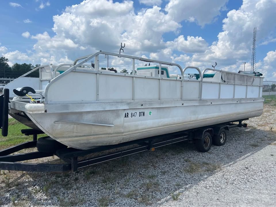 1994 Pontoon Boat