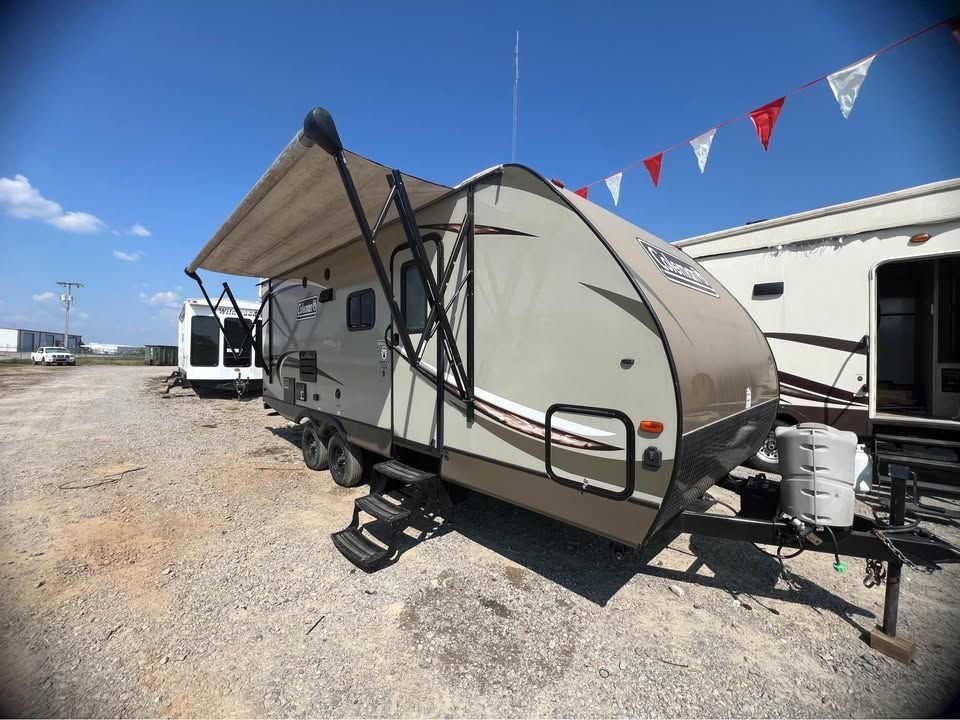 2017 Coleman Light LX 2155BH