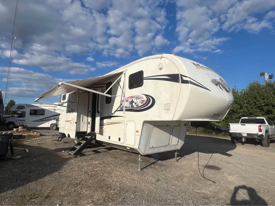 2012 Keystone Montana Mountaineer