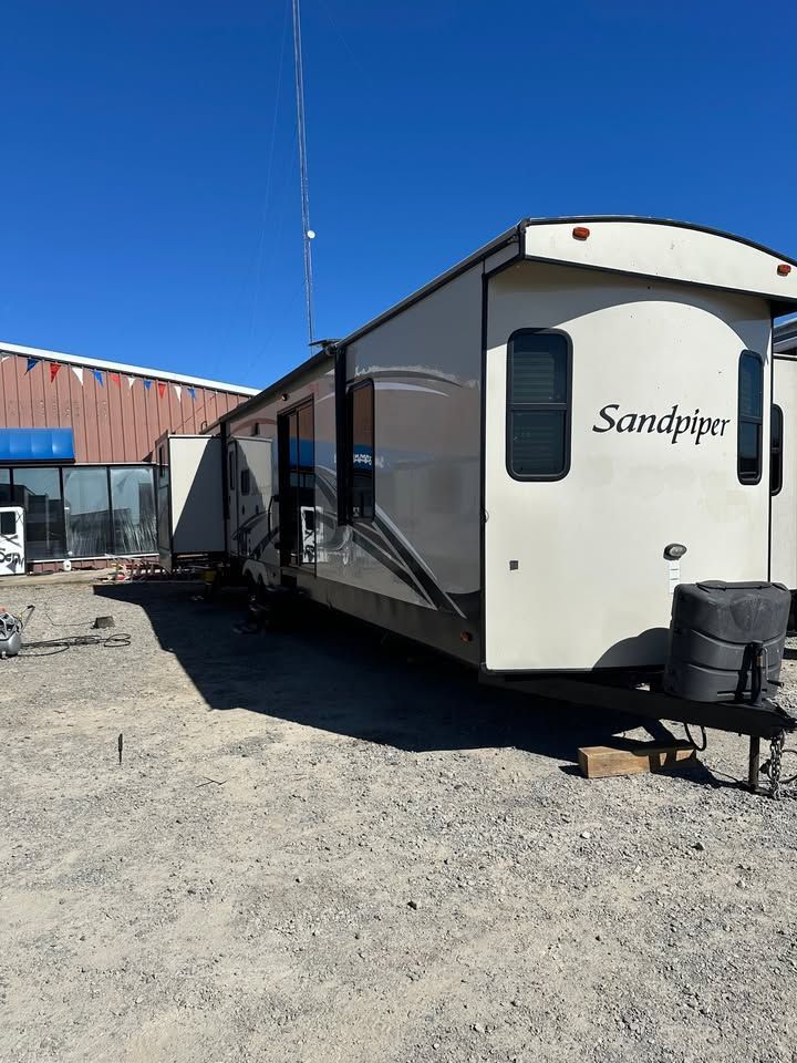2017 Sandpiper 402QB