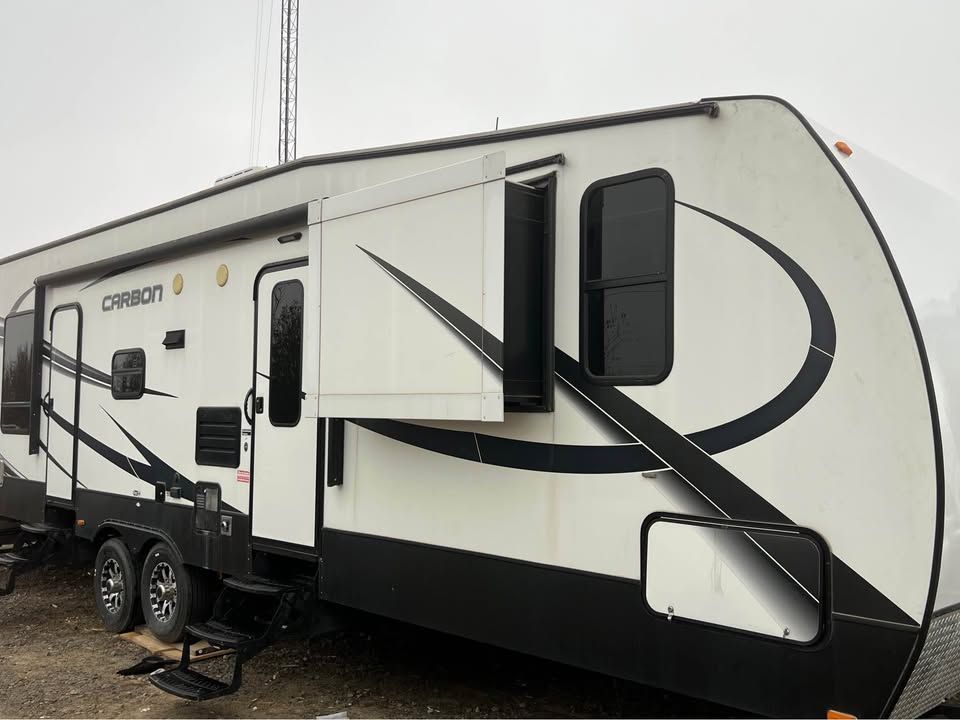 2015 FOREST RIVER CARBON TOY HAULER