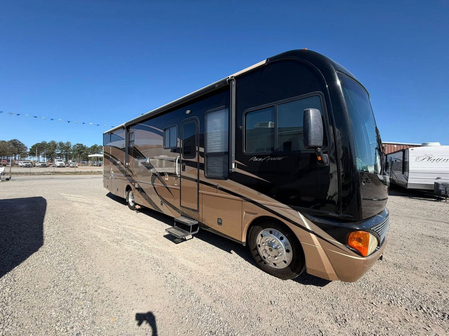 ​2007 Fleetwood Pace Arrow 36D – CLASS A – BATH & HALF