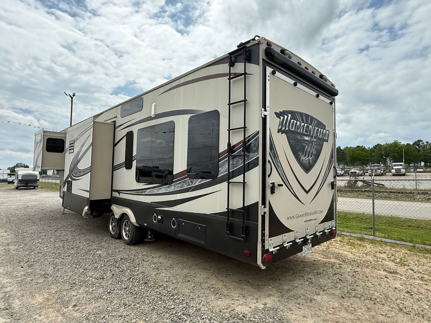 2015 Grand Design Momentum 385TH 2015 Grand Design Momentum 385TH