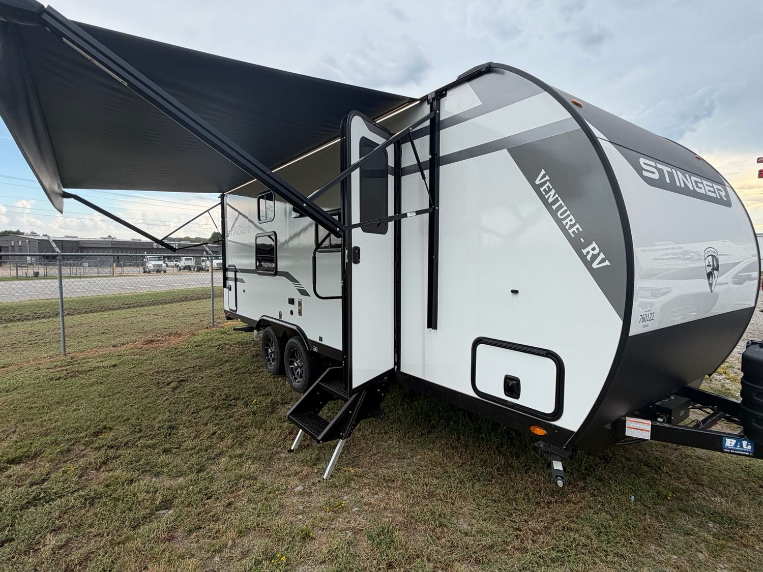 New Sport Trek Stinger 2Axle Bunk 222VUD