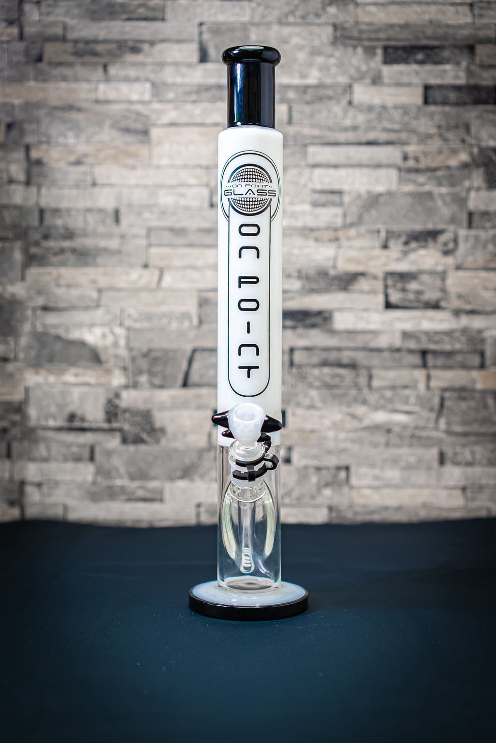 On Point Glass - 18&quot; Straight | Black &amp; White