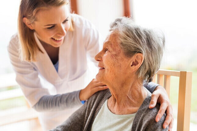 Accompagner la personne âgée au quotidien
