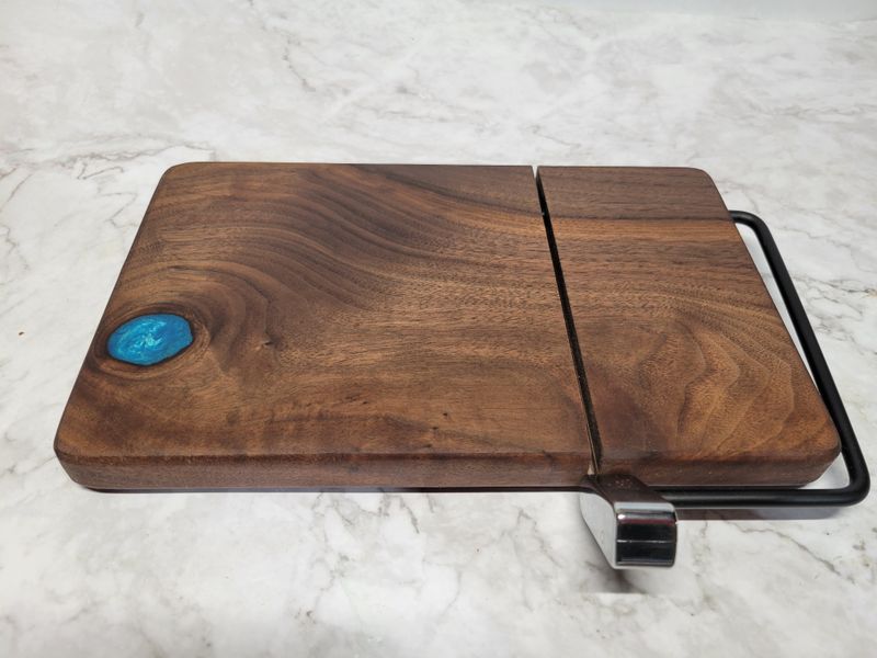 Board No. 1898 - Knotty Cheese