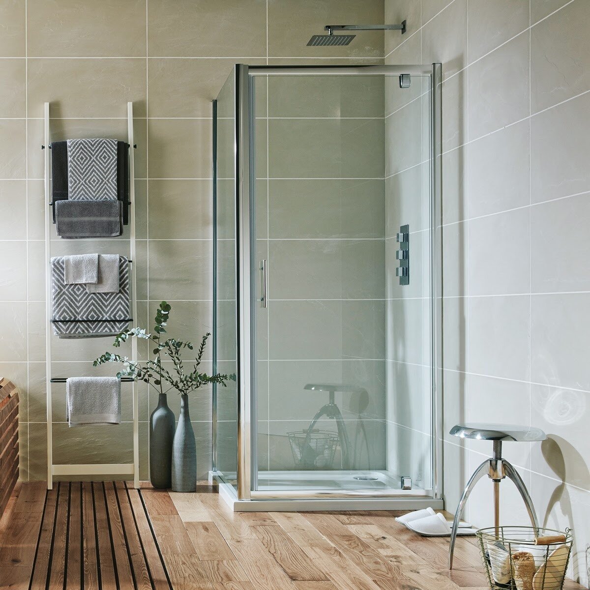S6 Pivot Door Chrome 800