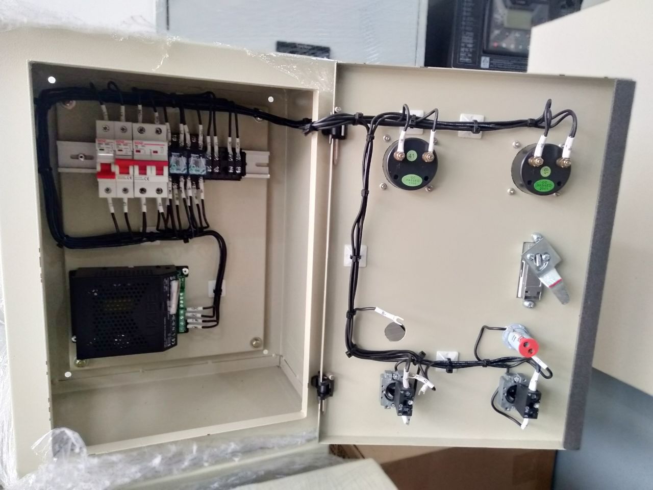 Panel Battery Charger Lixise LBC2405