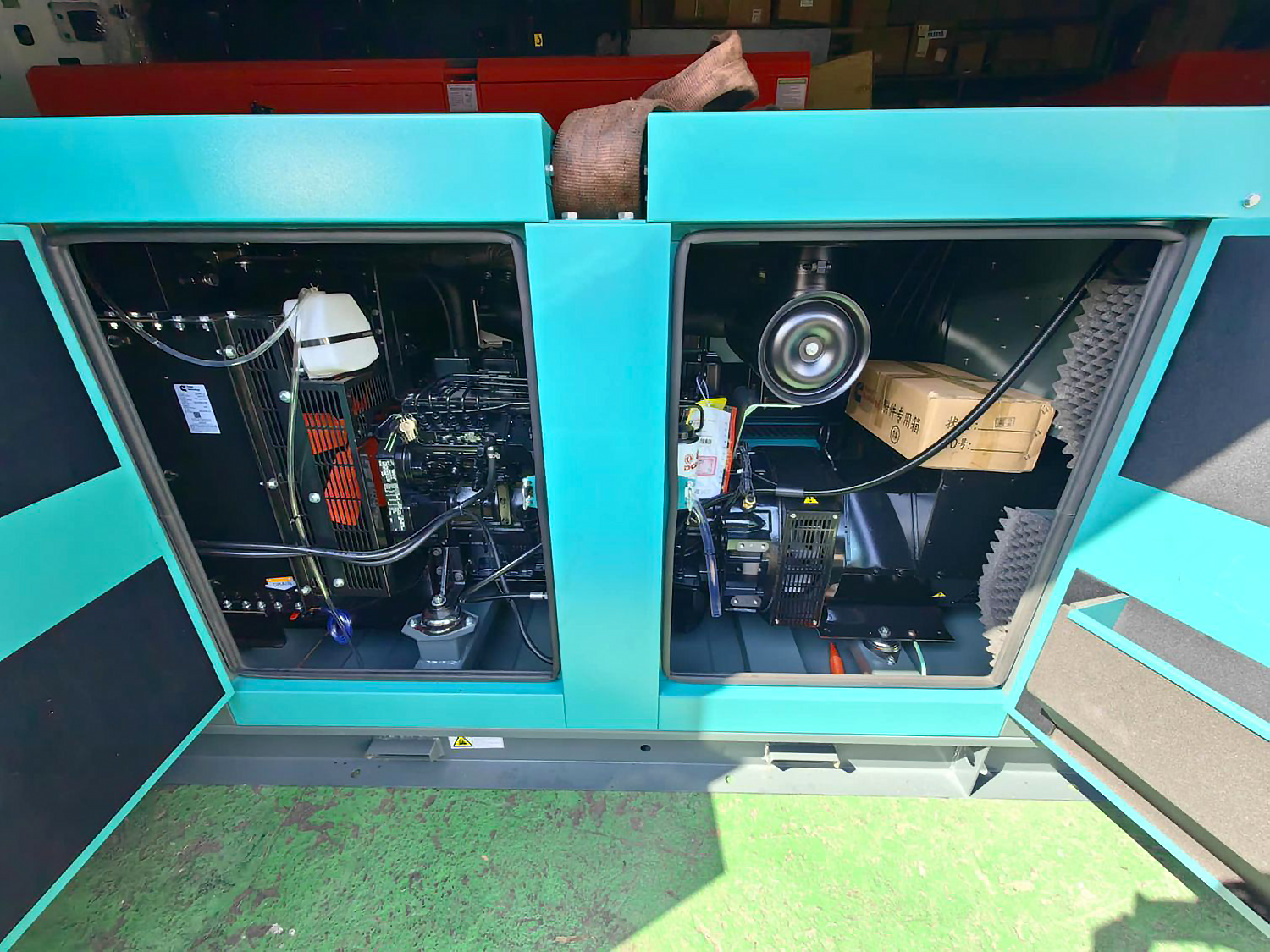 Genset Cummins 110KVA 3P 220V