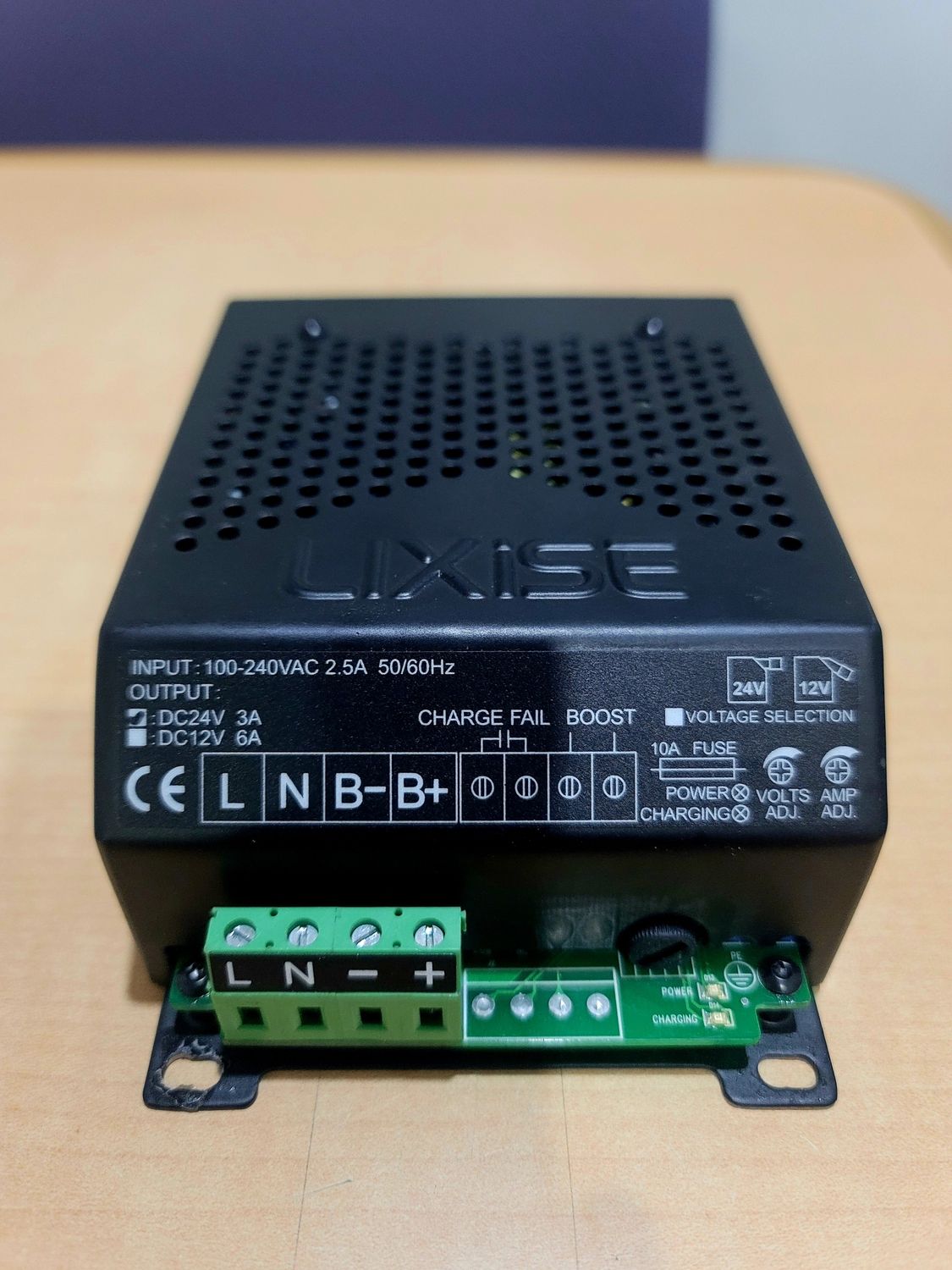 Battery Charger Lixise LBC2403 - 24V