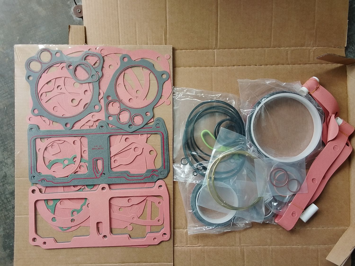 Lower Engine Gasket Set 3801468