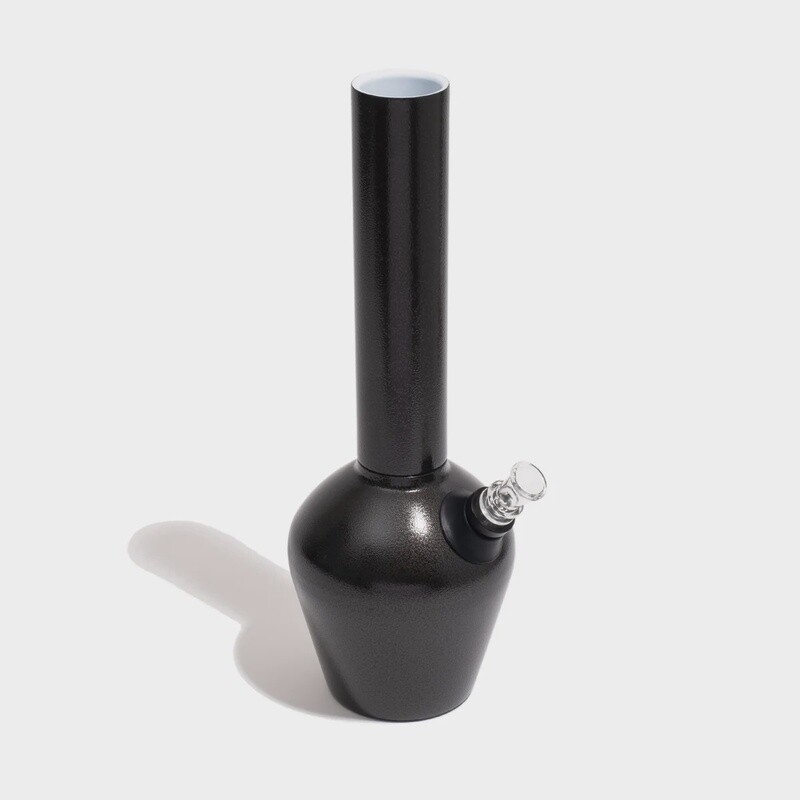 CHILL STEEL PIPES A PREMIUM VACUUMINSULATED SMOKING APPARATUS(BLACK ARMORED)