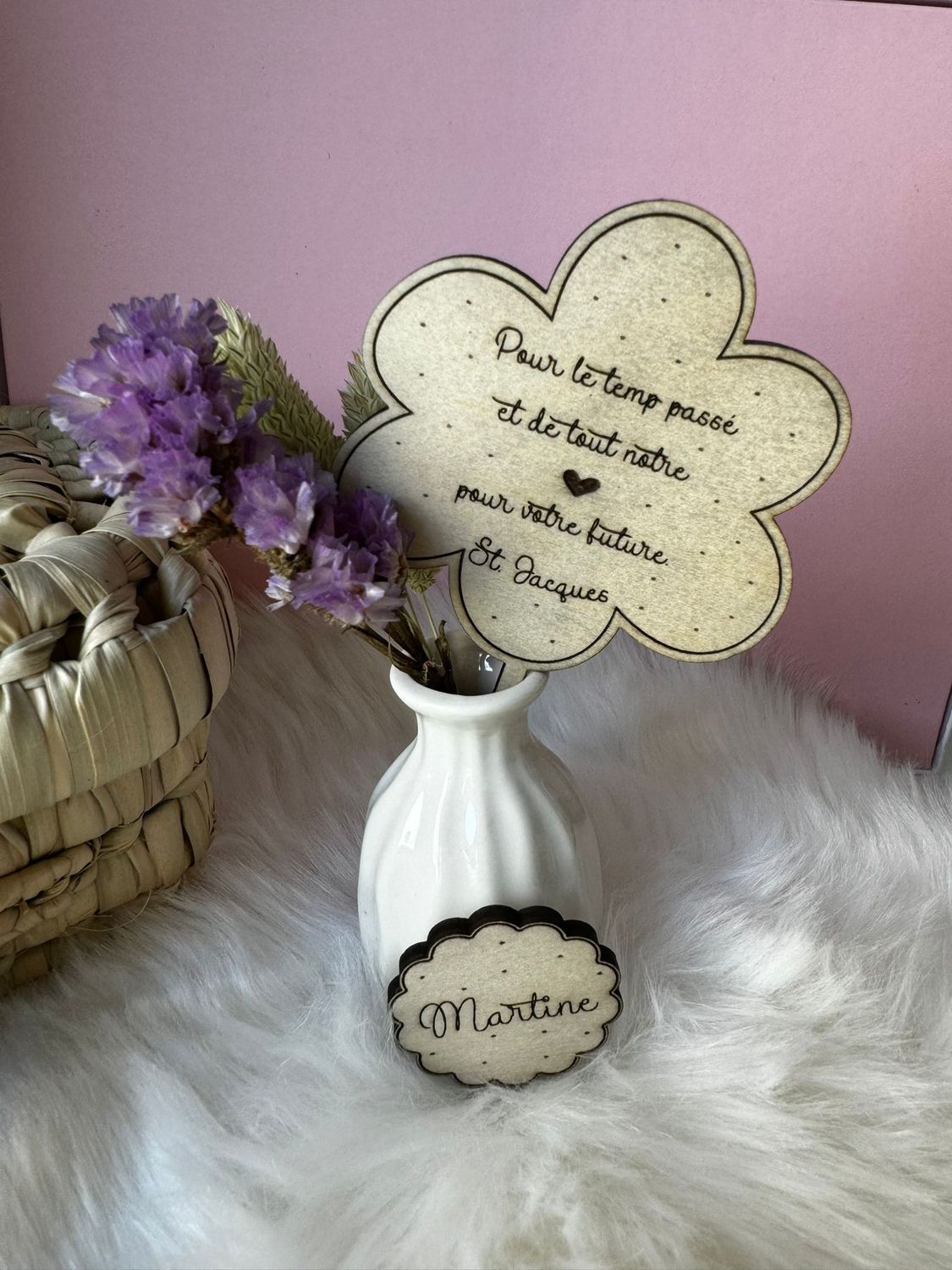 Vase avec fleurs séchées