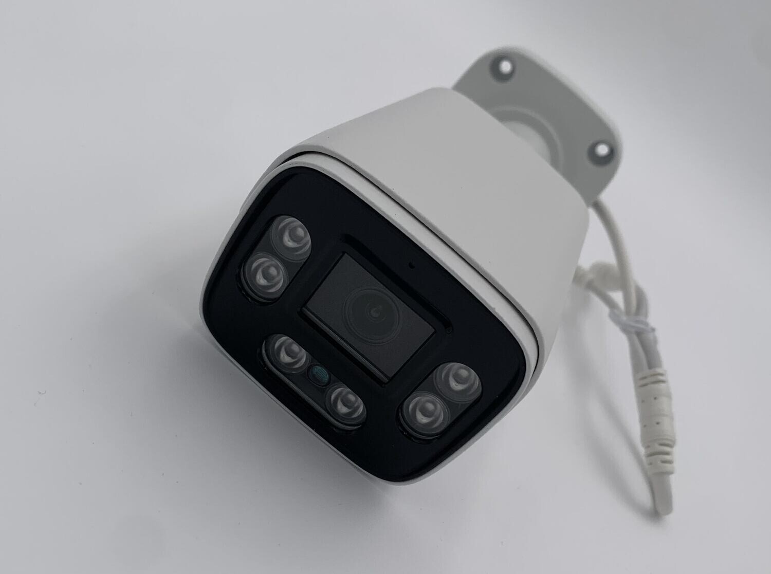 Cámara 4MP Domo IP Warm Light Full Color POE Mic