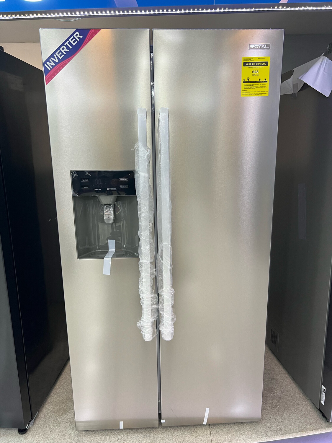 Refrigerador Royal Inverter 21 pies con dispensador frontal de agua e hielo