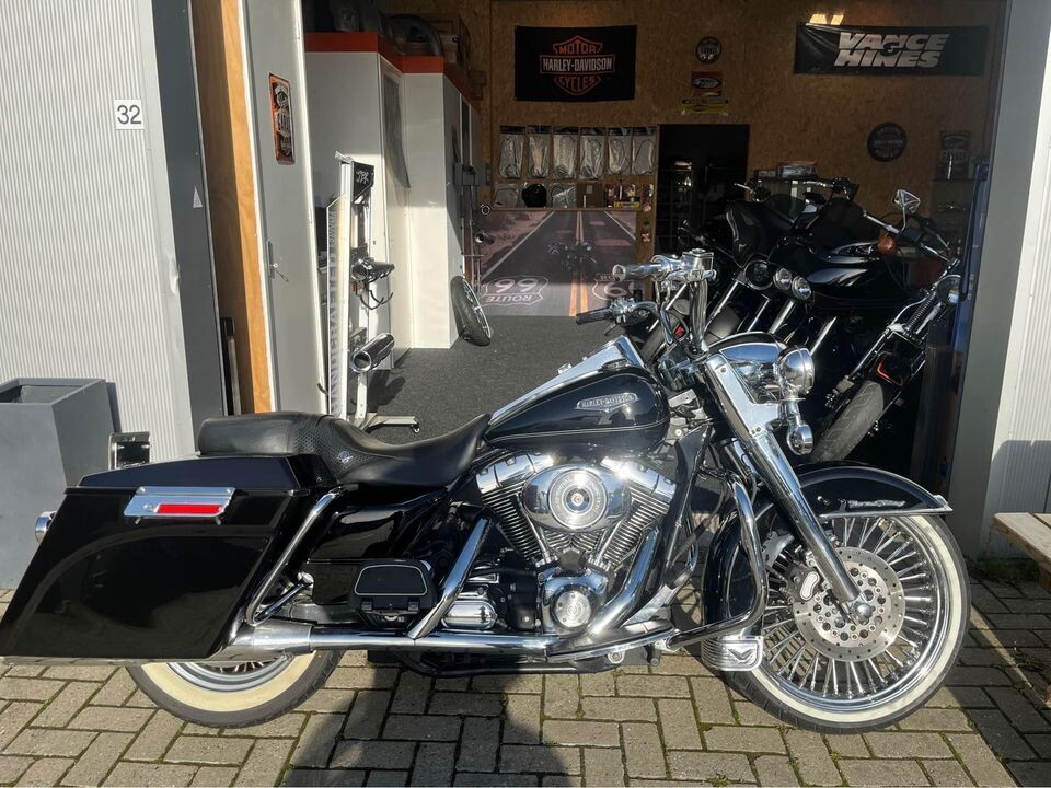 Harley-Davidson Road King FLHRCI 2005