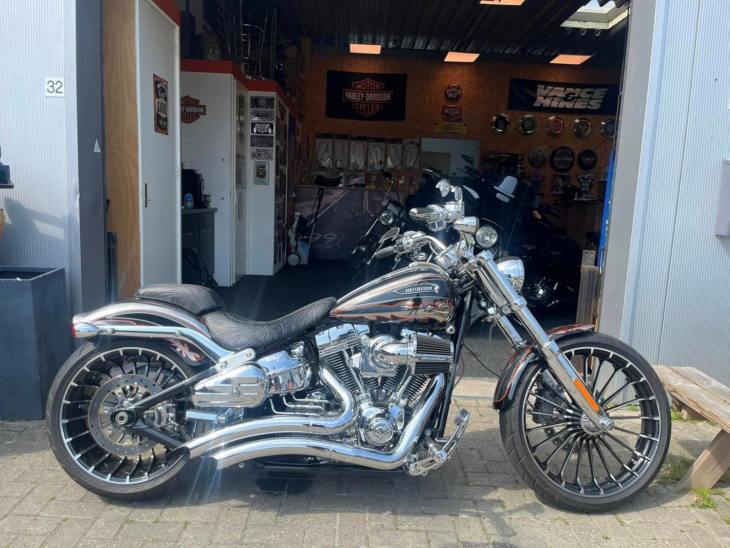 2014 HARLEY-DAVIDSON FXSBSE CVO BREAKOUT