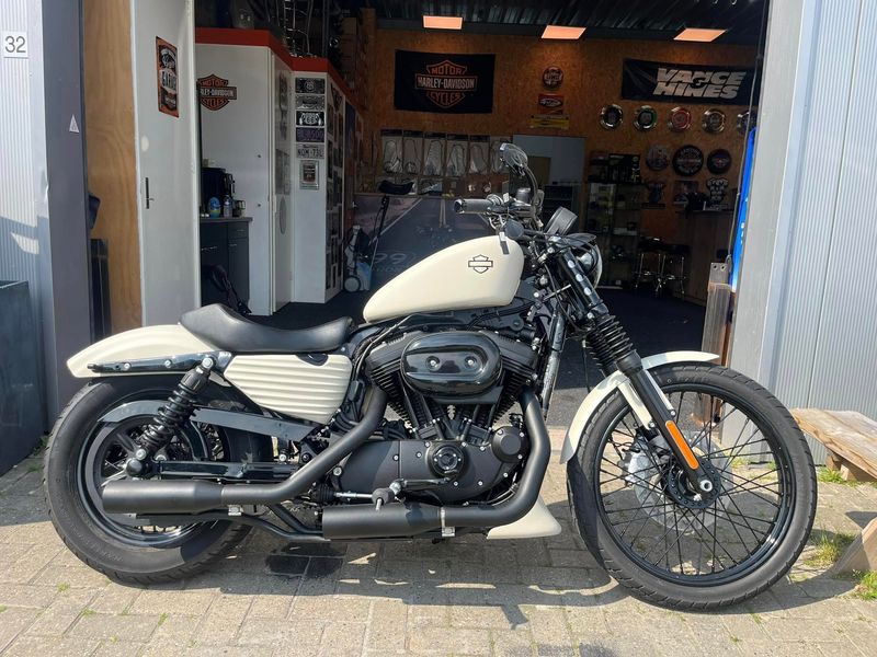 Harley Davidson Sportster iron 883 2018 mat wit