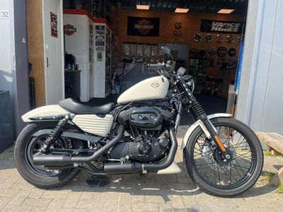 Harley Davidson Sportster iron 883 2018 mat wit
