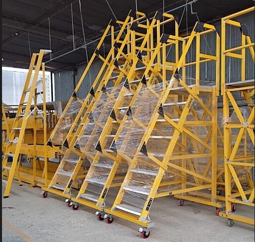Escalera tipo avión metálica