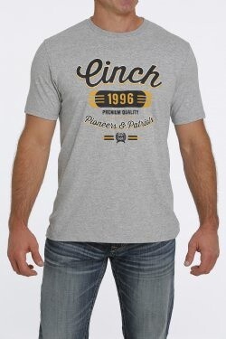 MTT1690511 MEN&#39;S CINCH PIONEERS AND PATRIOTS TEE