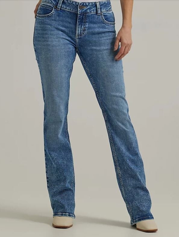 112345824 WOMEN&#39;S WRANGLER MID-RISE BOOT CUT ESSENTIAL JEAN