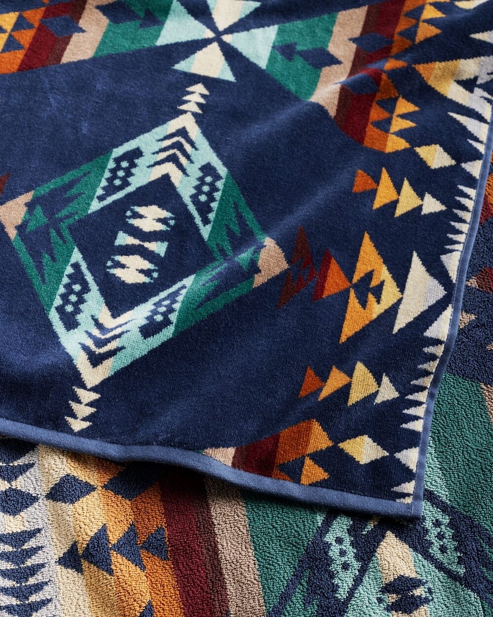 XB233-53590 PENDLETON OVERSIZED JACQUARD TOWEL - DIAMOND PEAK