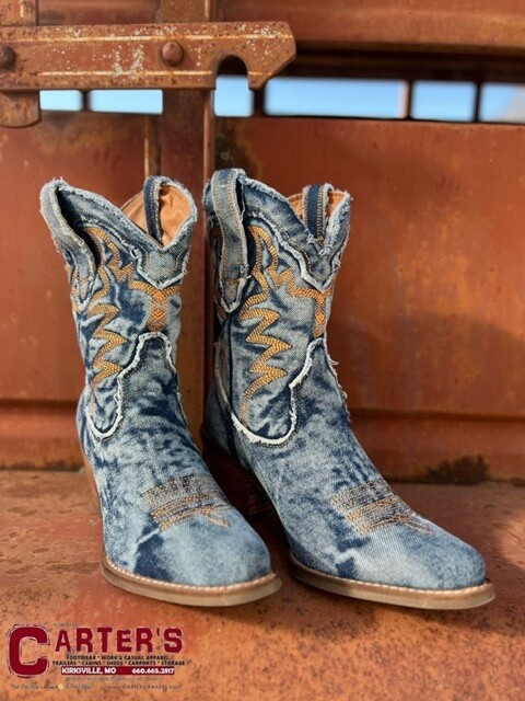 DI950 WOMEN&#39;S DINGO 9&quot; &quot;YA&#39;LL NEED DOLLY&quot; BLUE DENIM FASHION BOOT