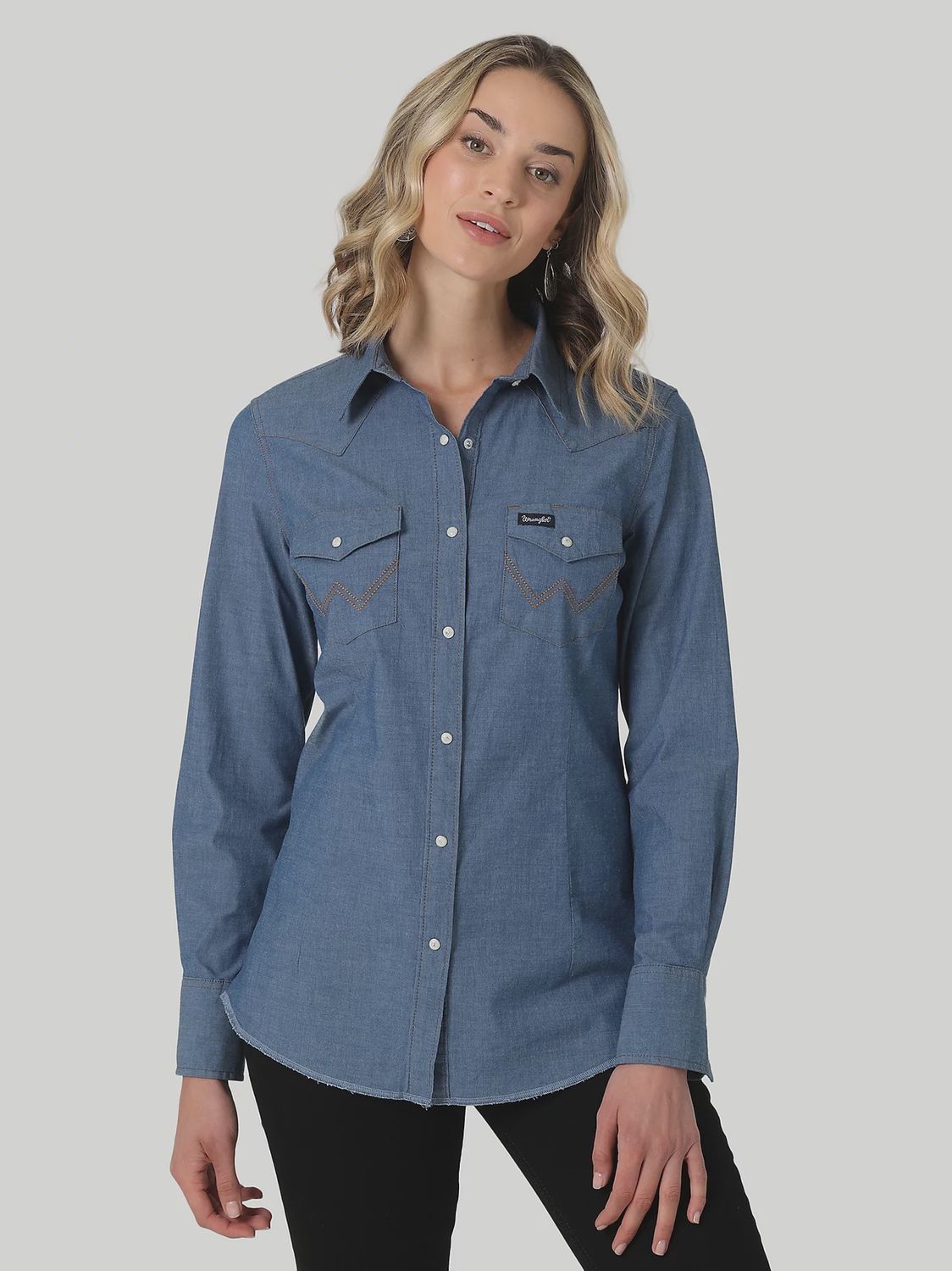 LW1041B WOMEN&#39;S WRANGLER As Real As Wrangler® Chambray Snap-Down Western Shirt