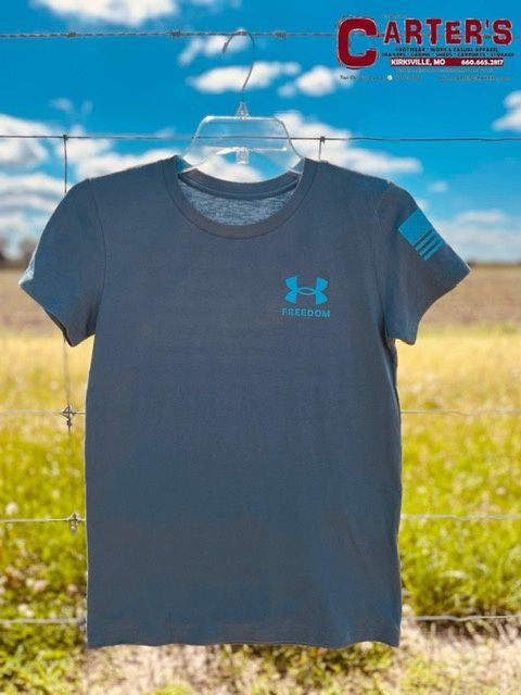 1370819-002 WOMEN&#39;S UNDER ARMOUR FREEDOM BANNER S/S TEE - GRAY
