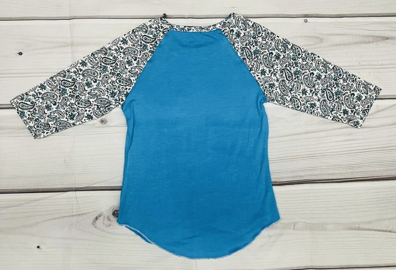 455149-390 GIRLS COWGIRL HARDWARE PAISLEY TURQUOISE RAGLAN TOP