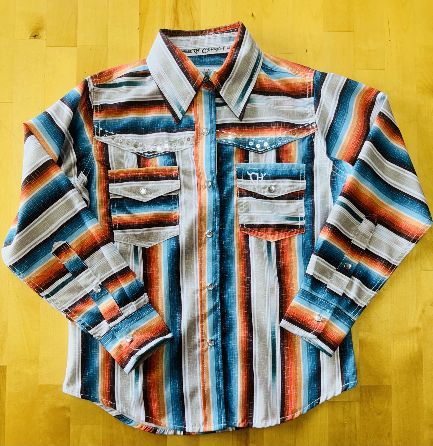 425549 COWGIRL HARDWARE SERAPE L/S SNAP