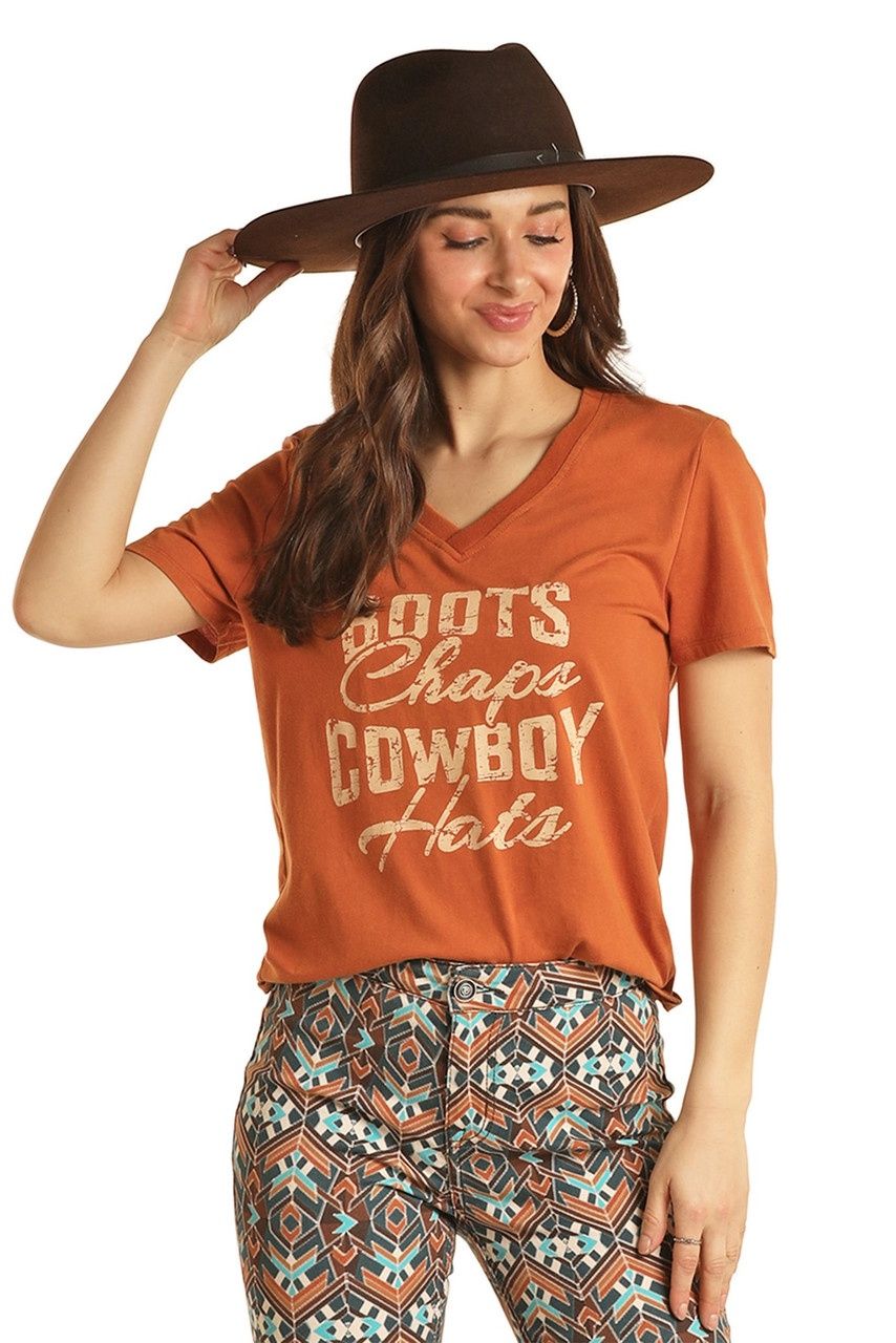 BW21T02705 WOMEN&#39;S ROCK &amp; ROLL RODEO, CHAPS, &amp; COWBOY HATS GRAPHIC V-NECK TEE