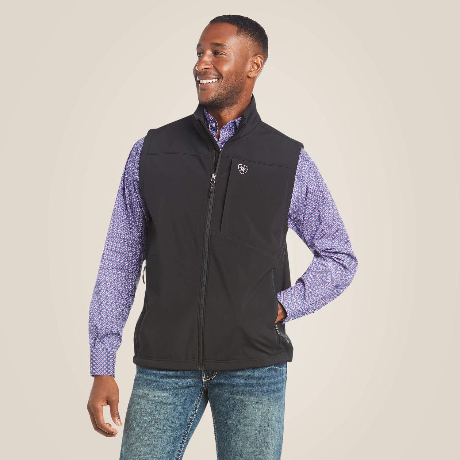 10023335 MEN&#39;S ARIAT VERNON 2.0 SOFTSHELL VEST - BLACK