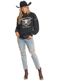 BW91T04535 WOMEN&#39;S ROCK &amp; ROLL BLACK BLEACHED OVERSIZED &quot;WILD &amp; FREE&quot; GRAPHIC SWEATSHIRT