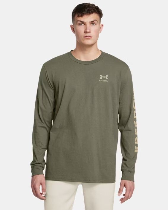 1386754-390 MEN&#39;S UNDER ARMOUR FREEDOM FLAG LONG-SLEEVE GRAPHIC T-SHIRT