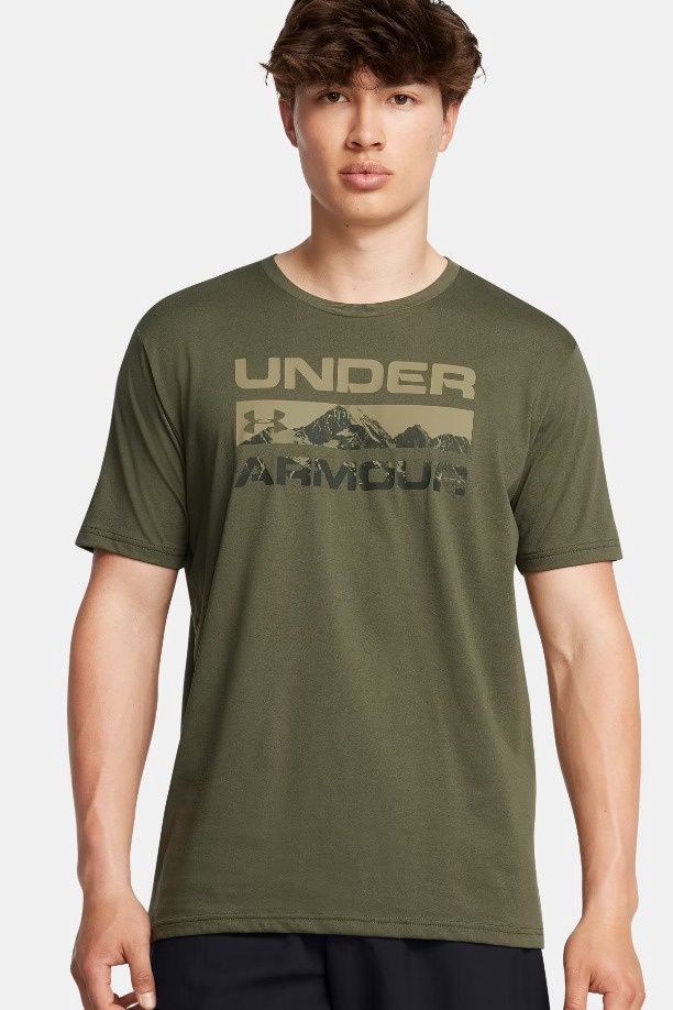 1361903-391 MEN&#39;S UNDER ARMOUR STACKED LOGO FILL SHORT-SLEEVE GRAPHIC T-SHIRT